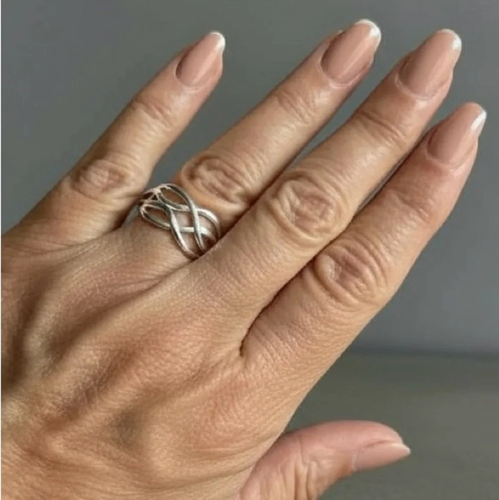 NWT 925 Sterling Silver Wave Ring Band! Available in sizes 6-12! NEW!
